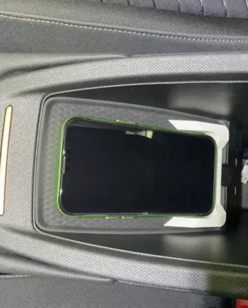 Mobilholder Cupra Born