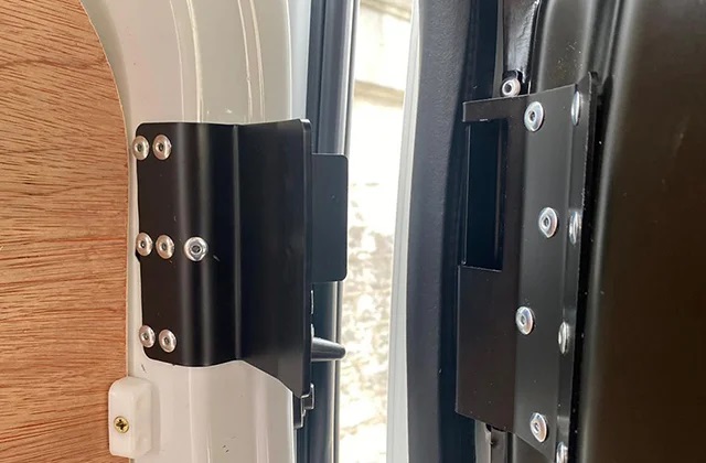 L4v Anti-peel Protection Against Door Bending
