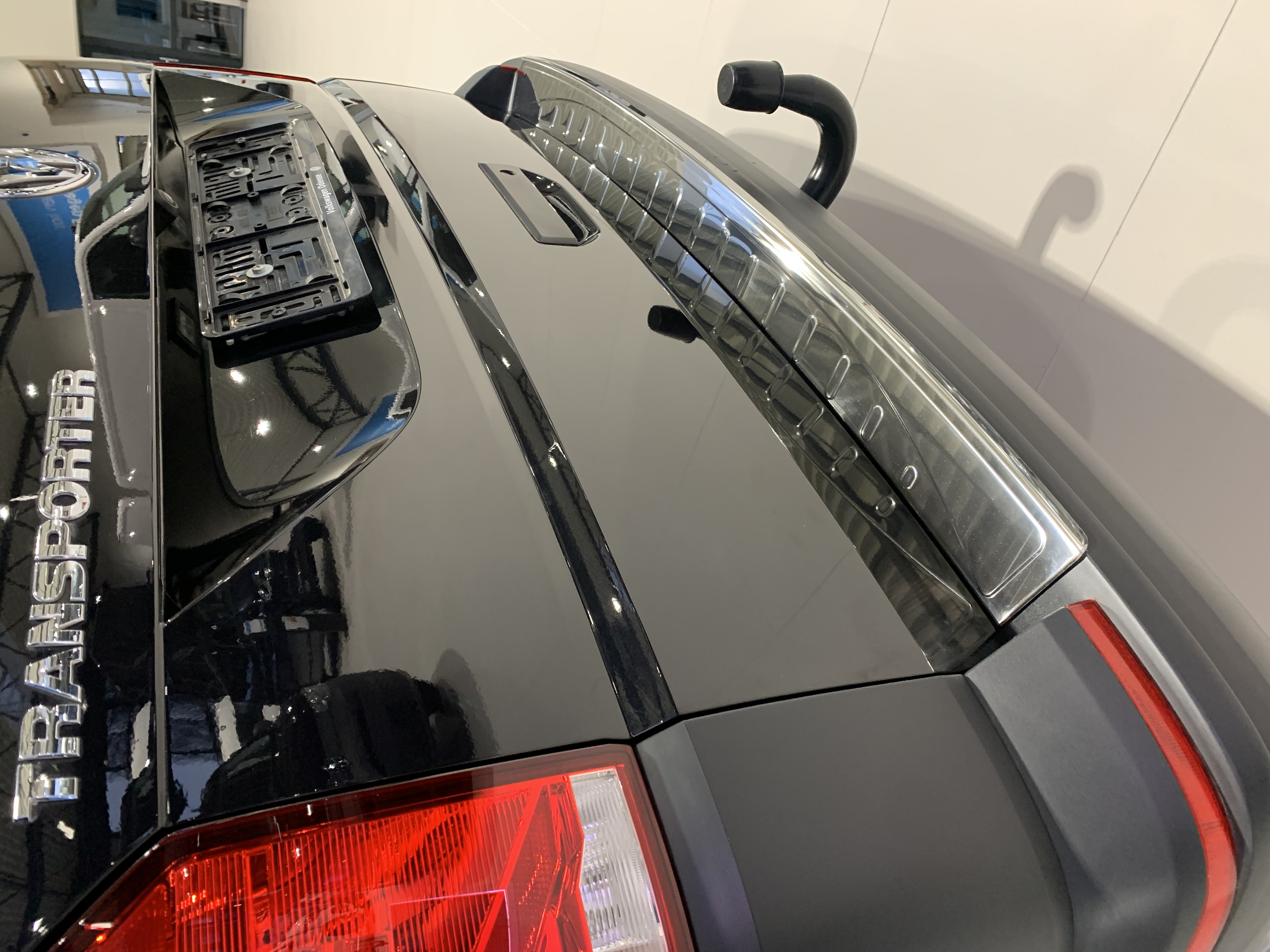 Rear Bumper Sill Cover   Steel  Gloss   Tailgate